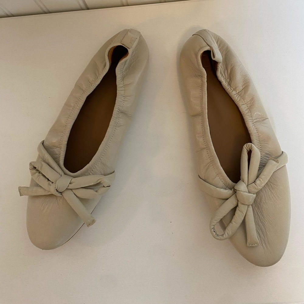 Flattered Polly Leather white flats size 8/8.5